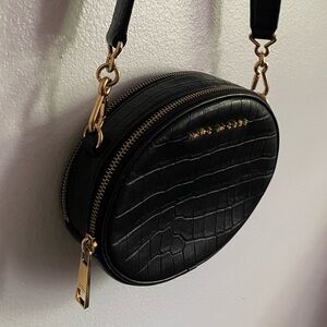 Marc Jacobs Rewind Oval Leather Crossbody
